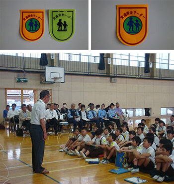 グループワークをする小学生2