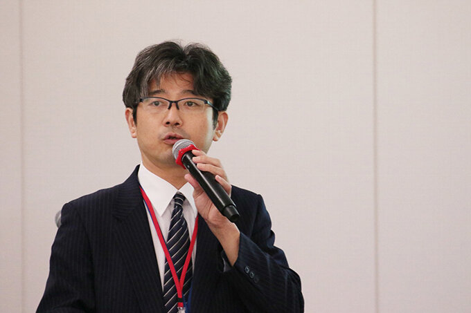 登壇する濱田禎さん